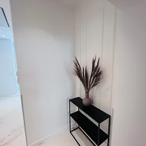 Zeus Design Schlosspark Schoenbrunn Apartment