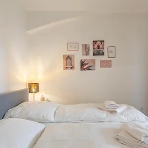Xxxl Bed/ Free Parking/ Apartment