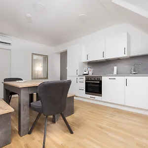 Next To Schoenbrunnpalace Close To Public Transport - Myschoenbrunn Apartment