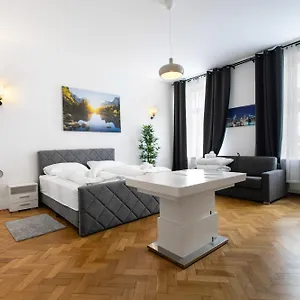 4 Red Star 8 Apartment